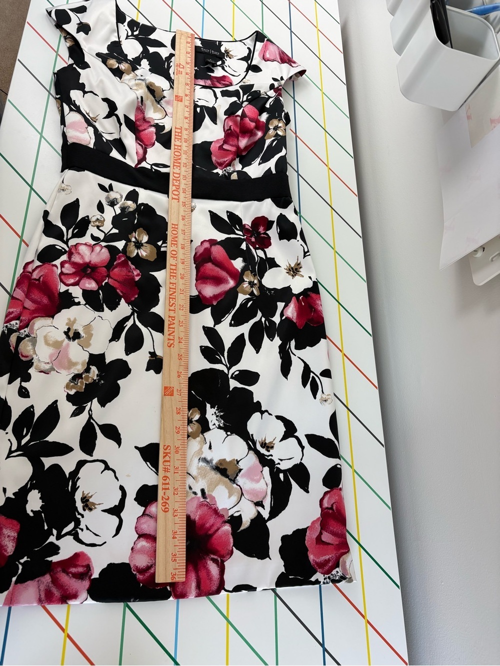 WHBM Floral Sheath Dress Size 6 EUC Semi-Formal Modern Office Wear Fitted Garden - Picture 8 of 11